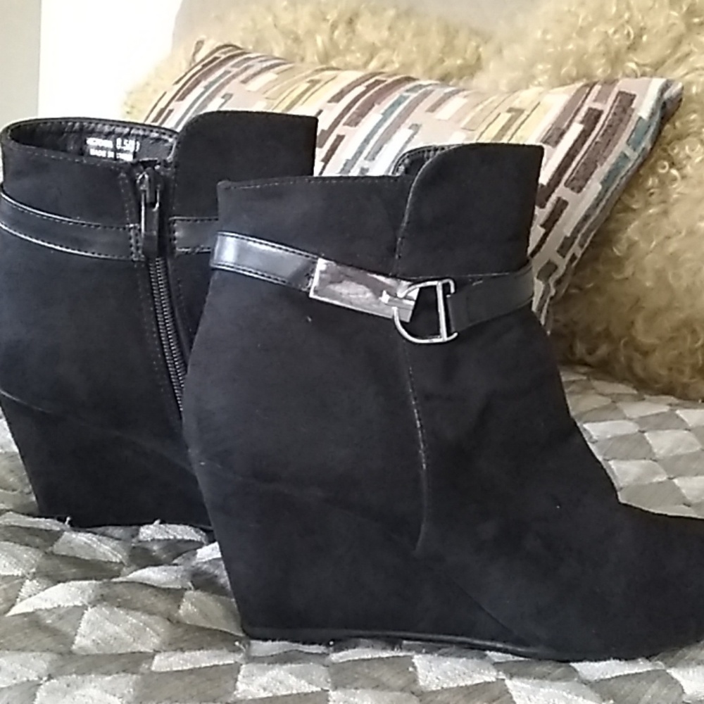 Boots - Picture 2 of 6